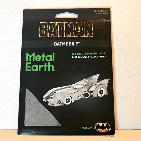 Metal Earth Batman Batmobile Steel Model Kit Collectible Collector‎ Gotham NEW - Picture 1 of 8